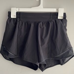 Lululemon LR Hotty Hots - Sz 6